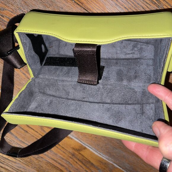 SONY hard case moss green/never used/measures 7.5 x 4x3 (magnetic close flap) - Picture 3 of 7